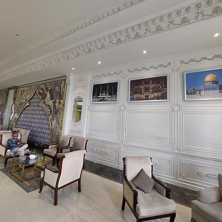 Grand Qin Hotel Banjarbaru Экстерьер фото
