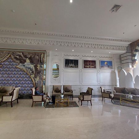 Grand Qin Hotel Banjarbaru Экстерьер фото