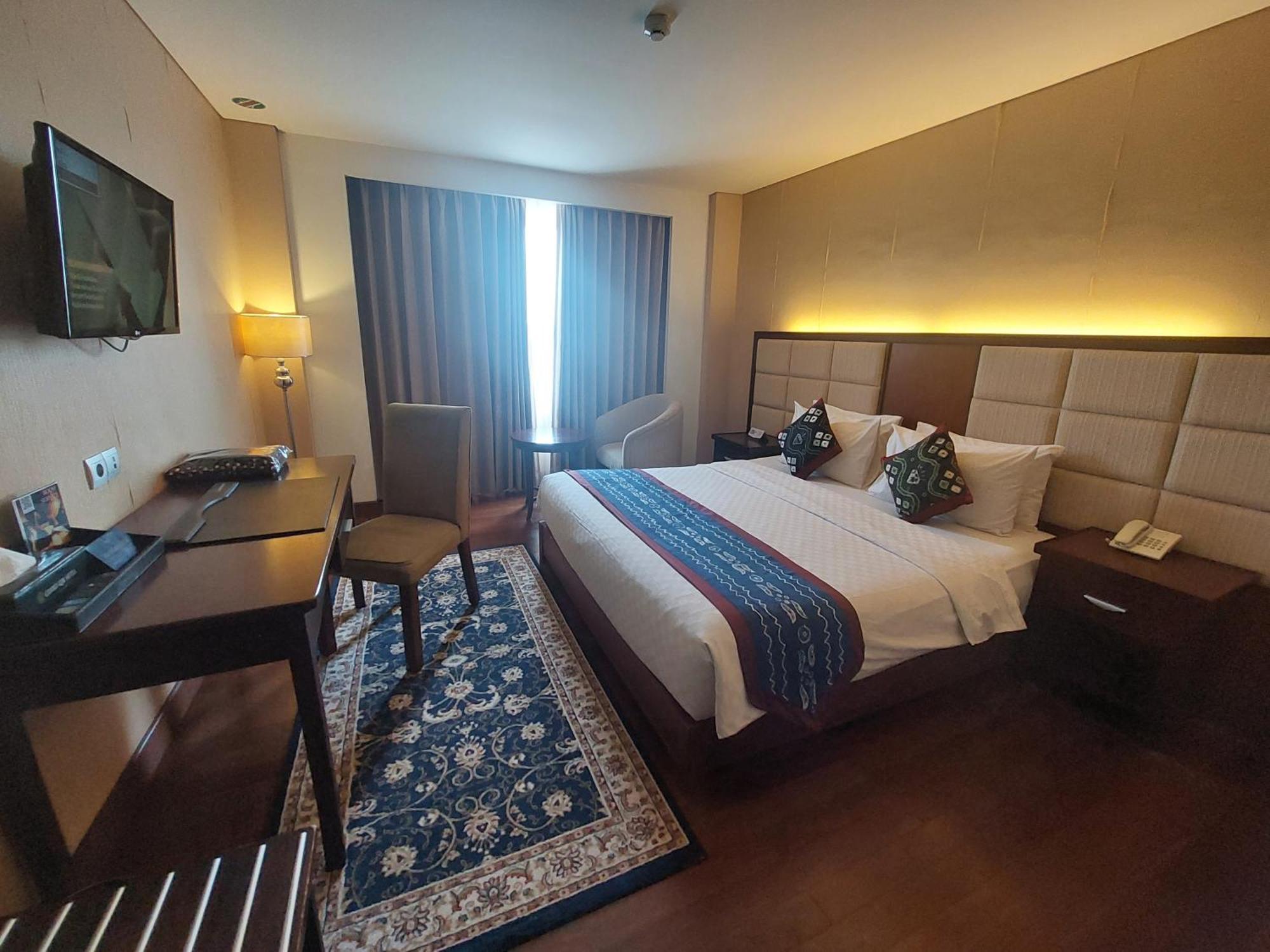 Grand Qin Hotel Banjarbaru Экстерьер фото