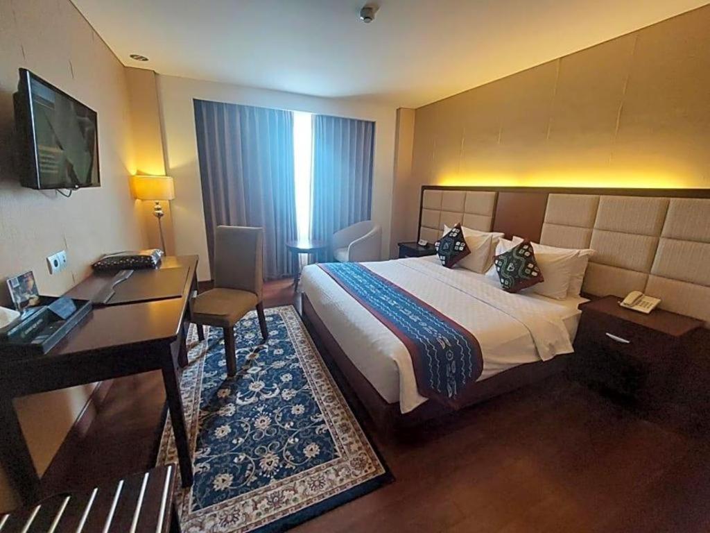 Grand Qin Hotel Banjarbaru Экстерьер фото