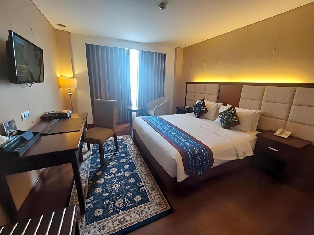 Grand Qin Hotel Banjarbaru Экстерьер фото