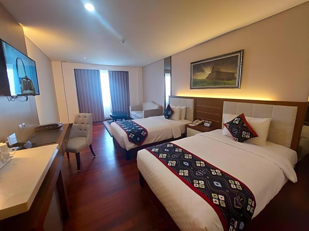 Grand Qin Hotel Banjarbaru Экстерьер фото
