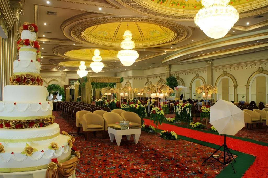 Grand Qin Hotel Banjarbaru Экстерьер фото