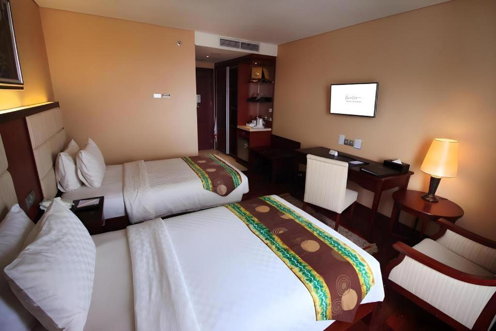Grand Qin Hotel Banjarbaru Экстерьер фото