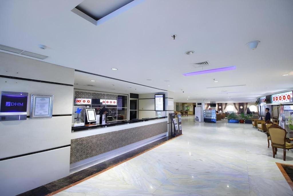 Grand Qin Hotel Banjarbaru Экстерьер фото