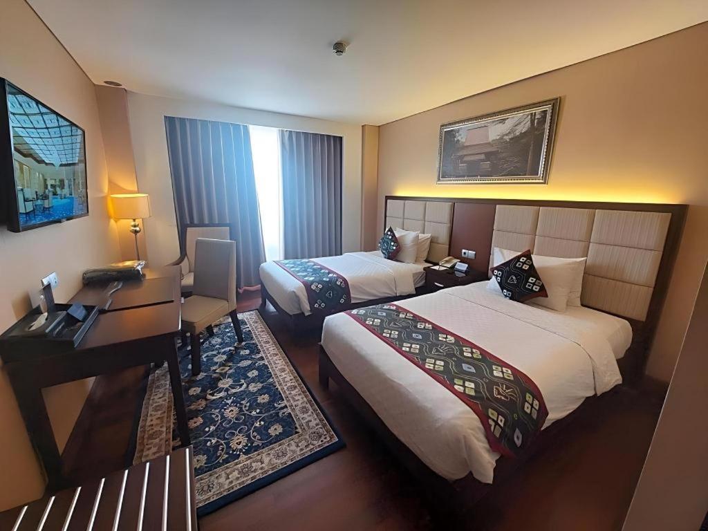 Grand Qin Hotel Banjarbaru Экстерьер фото