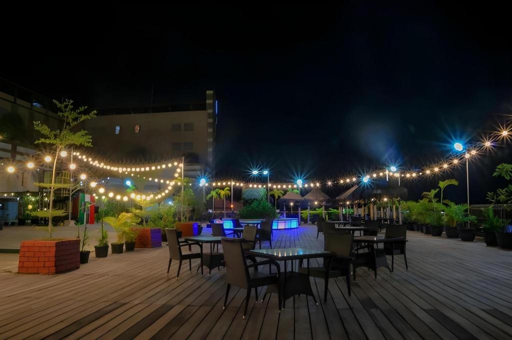 Grand Qin Hotel Banjarbaru Экстерьер фото