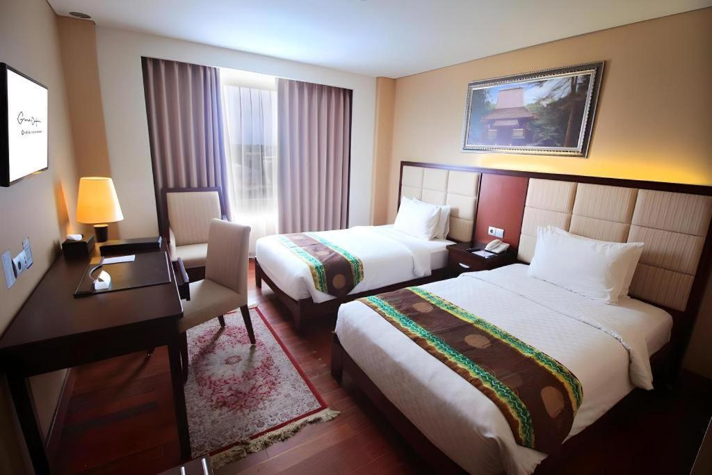 Grand Qin Hotel Banjarbaru Экстерьер фото