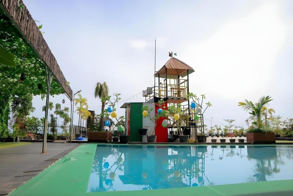 Grand Qin Hotel Banjarbaru Экстерьер фото