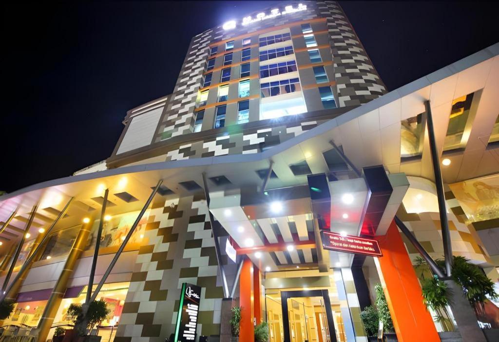 Grand Qin Hotel Banjarbaru Экстерьер фото