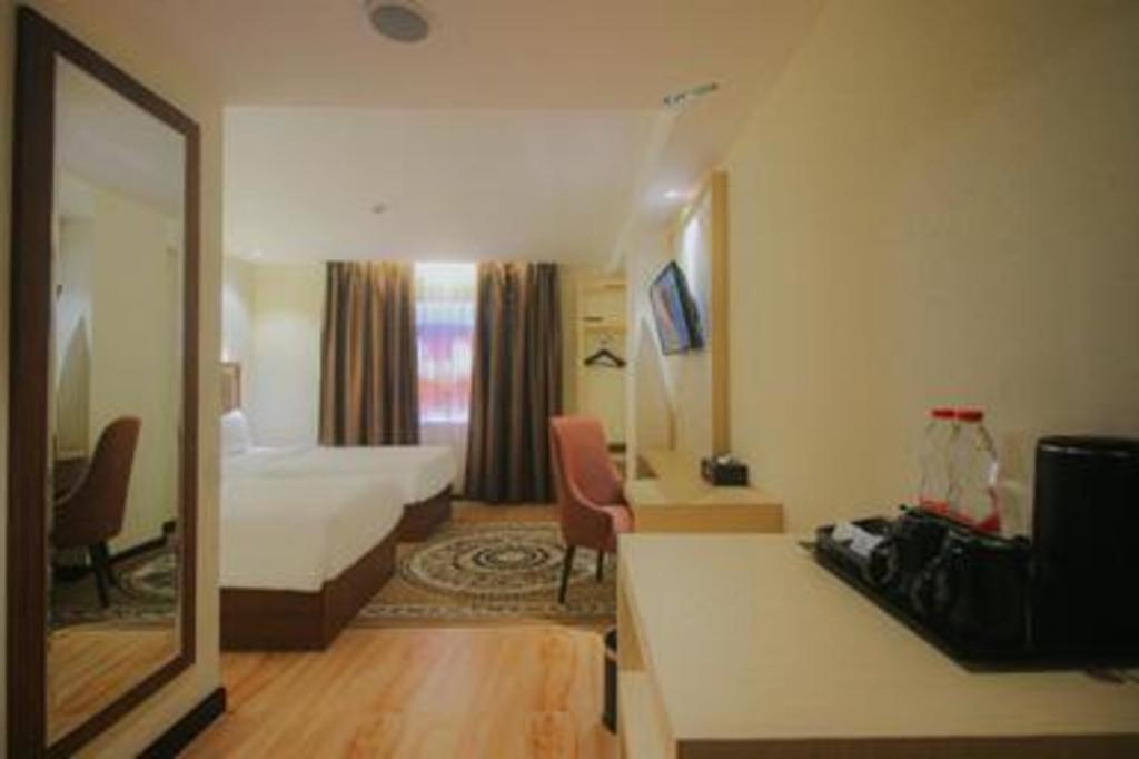 Grand Qin Hotel Banjarbaru Экстерьер фото