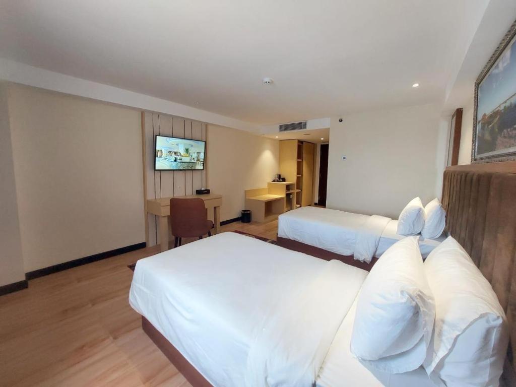 Grand Qin Hotel Banjarbaru Экстерьер фото