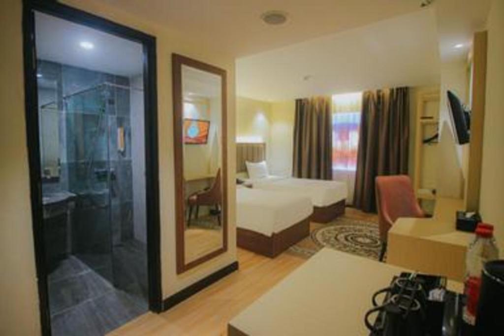 Grand Qin Hotel Banjarbaru Экстерьер фото