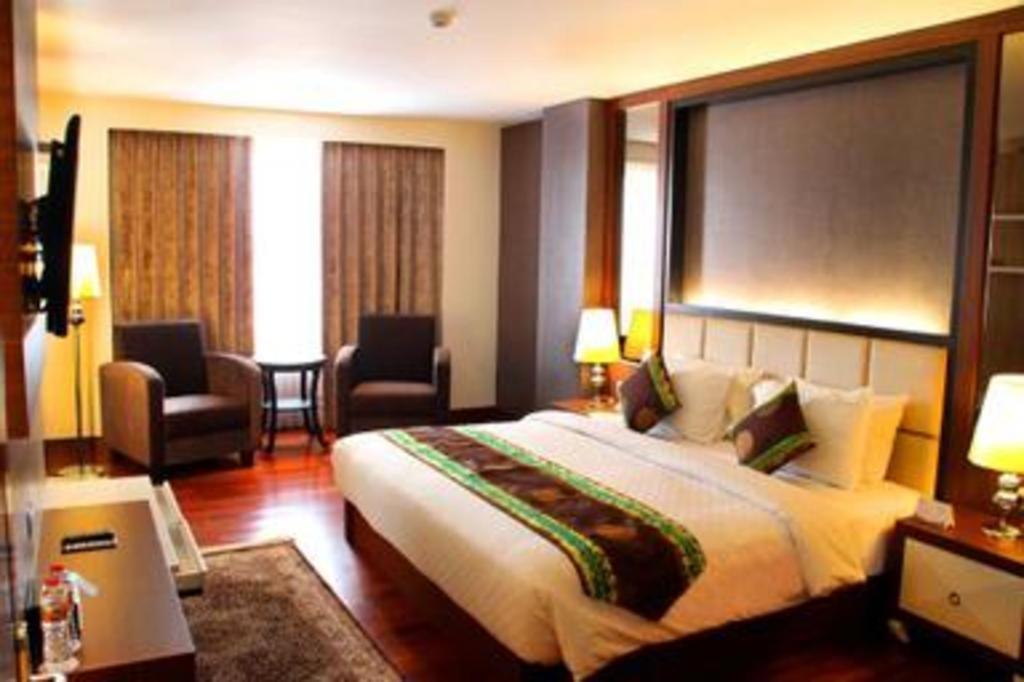 Grand Qin Hotel Banjarbaru Экстерьер фото