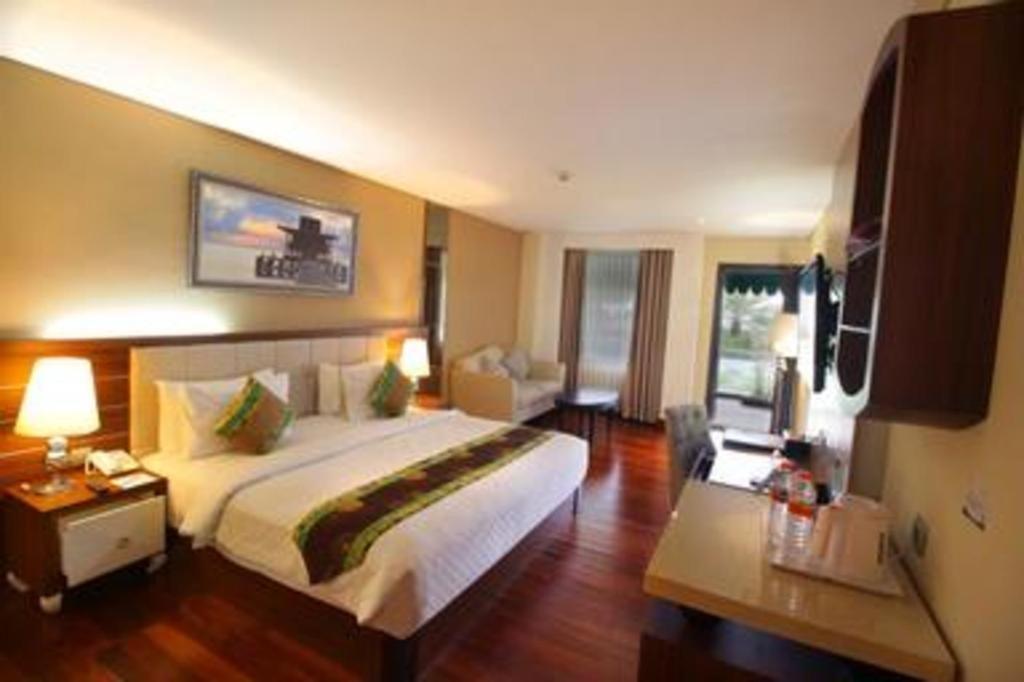Grand Qin Hotel Banjarbaru Экстерьер фото