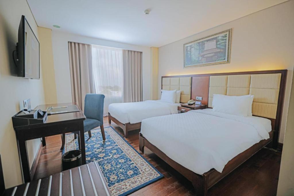 Grand Qin Hotel Banjarbaru Экстерьер фото