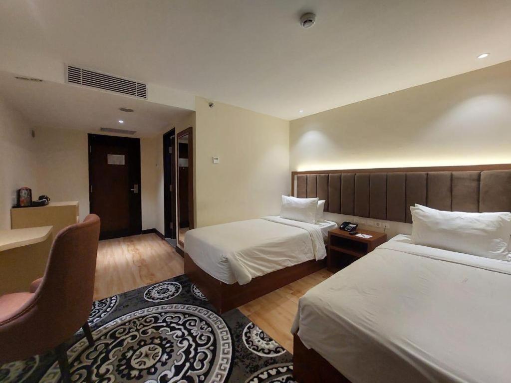 Grand Qin Hotel Banjarbaru Экстерьер фото