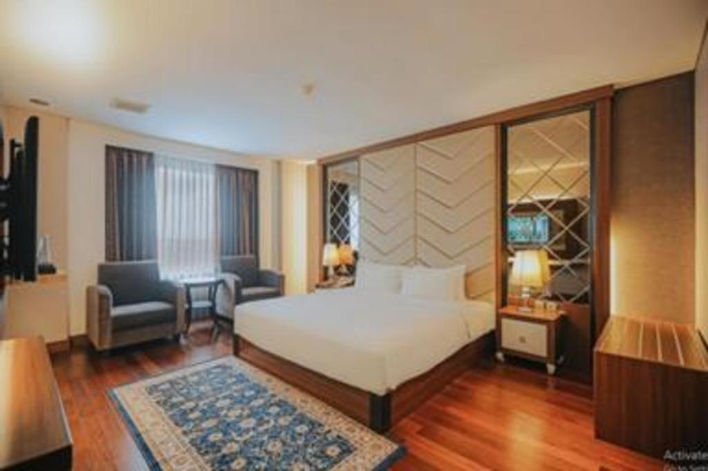Grand Qin Hotel Banjarbaru Экстерьер фото