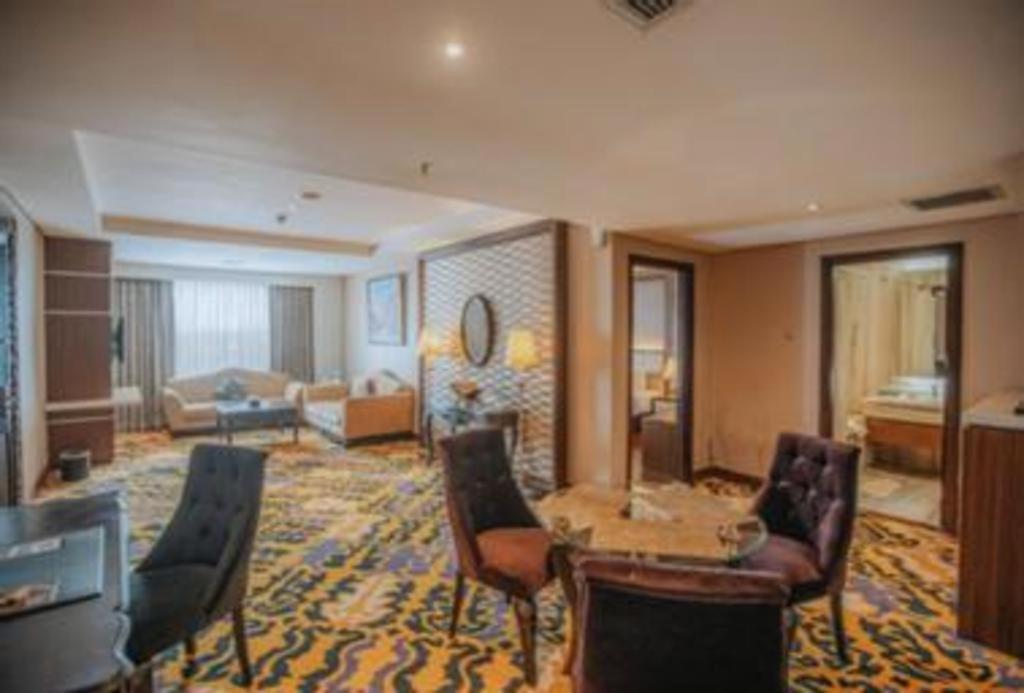 Grand Qin Hotel Banjarbaru Экстерьер фото