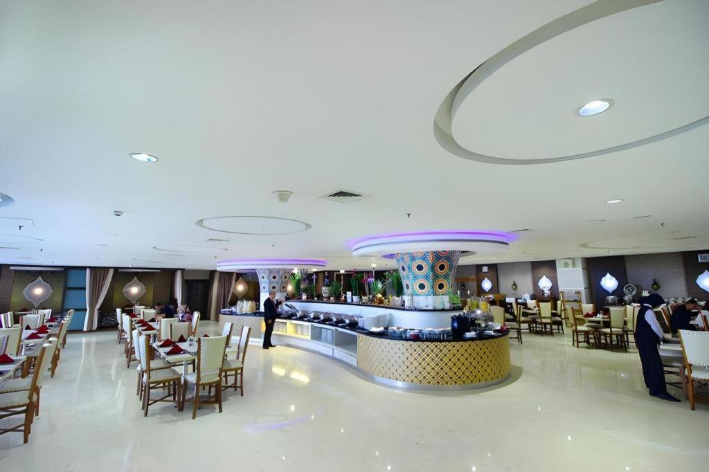 Grand Qin Hotel Banjarbaru Экстерьер фото