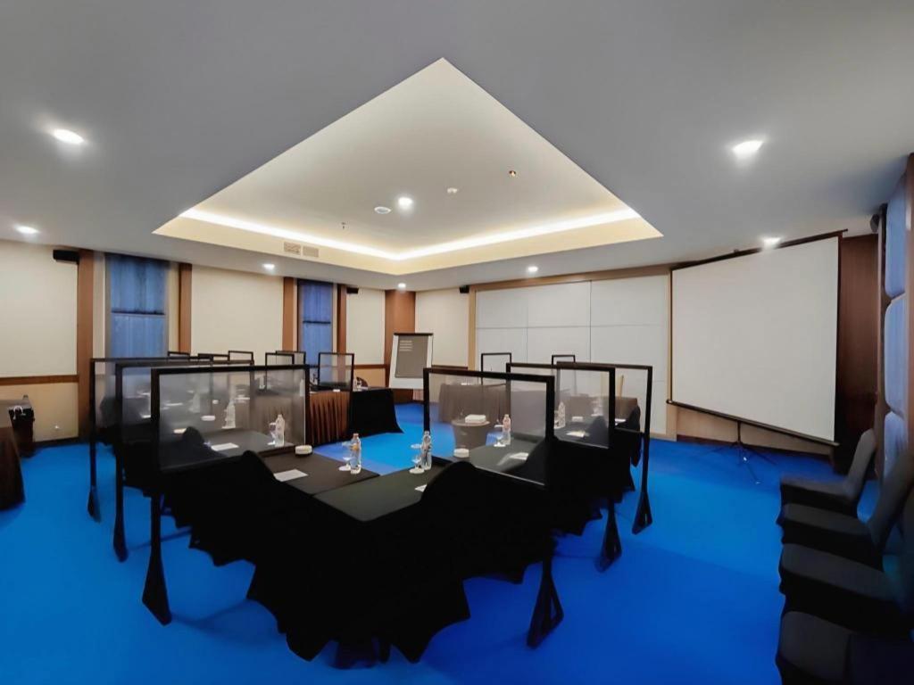 Grand Qin Hotel Banjarbaru Экстерьер фото