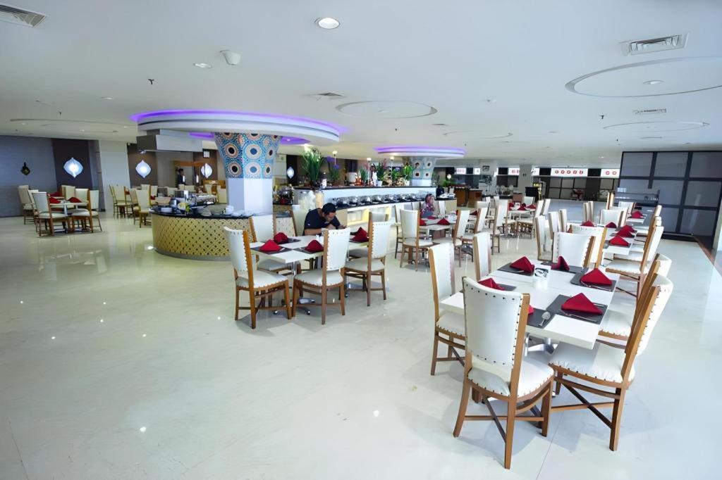 Grand Qin Hotel Banjarbaru Экстерьер фото
